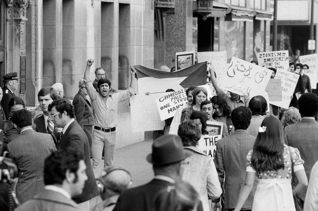 Arab and Jewish protesters - John H. White for Chicago Sun-Times