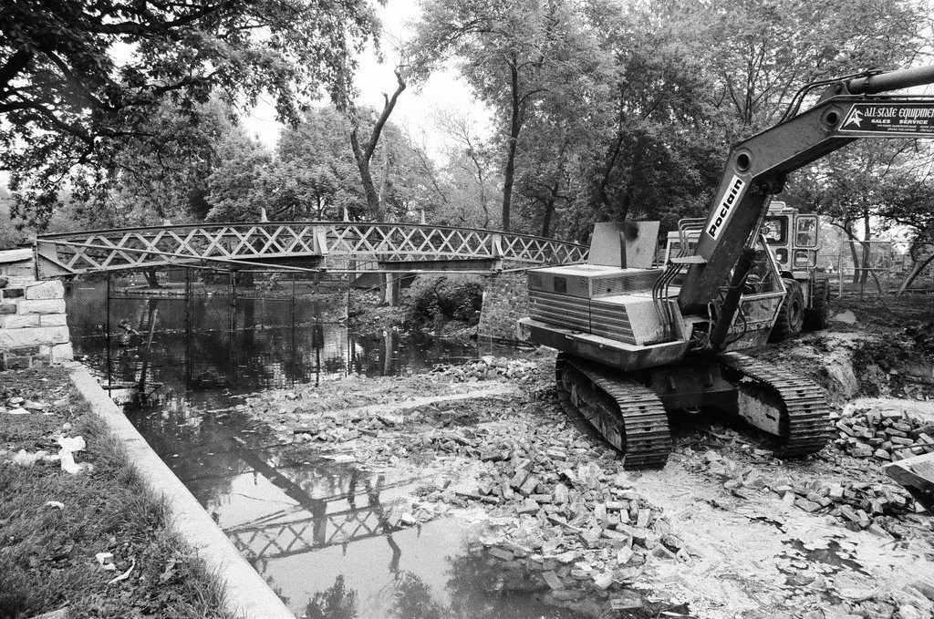 Construction on bridge in Lincoln Park - Jerry Tomaselli for Chicago Sun-Times