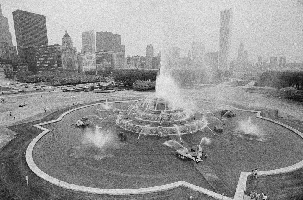 Buckingham Fountains opens for 75th season - Chicago Sun-Times