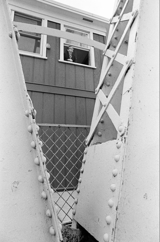 Bridge tender waits for boats - Chicago Sun-Times