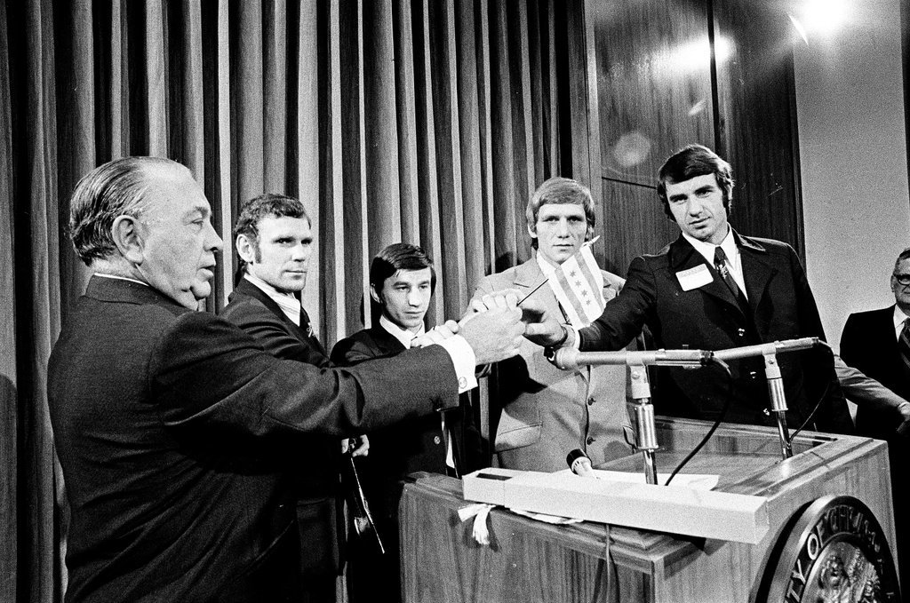Mayor Daley meets Polish boxing team - Chicago Sun-Times