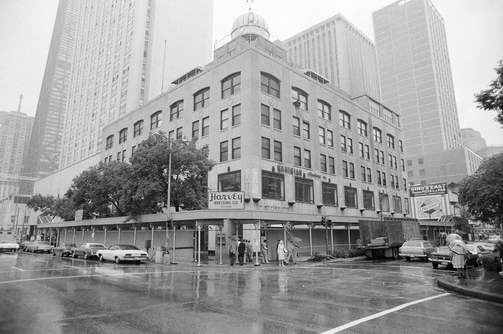 Demolition set to begin at 737 North Michigan Avenue - Chicago Sun-Times