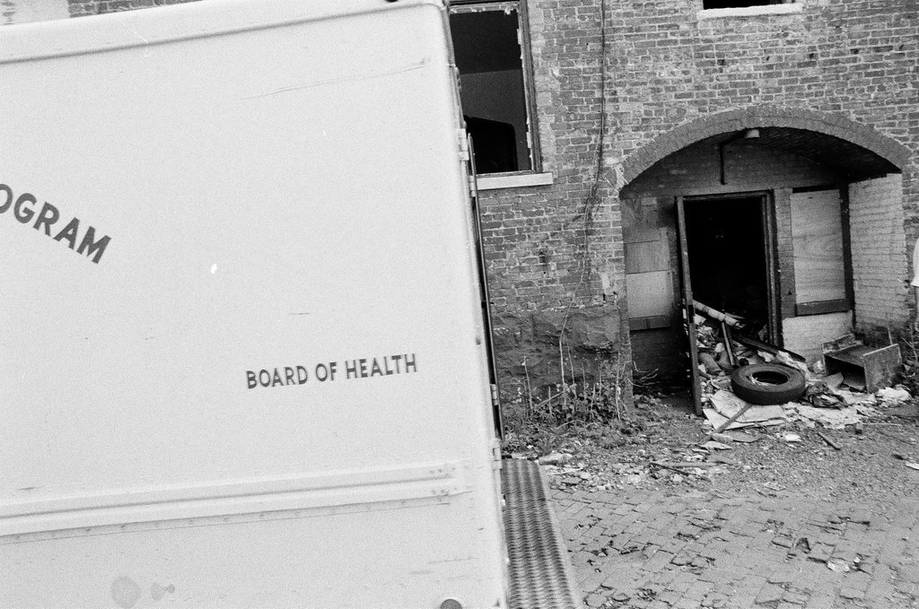 Abandoned building at 819 East 45th Street - John Tweedle for Chicago Sun-Times