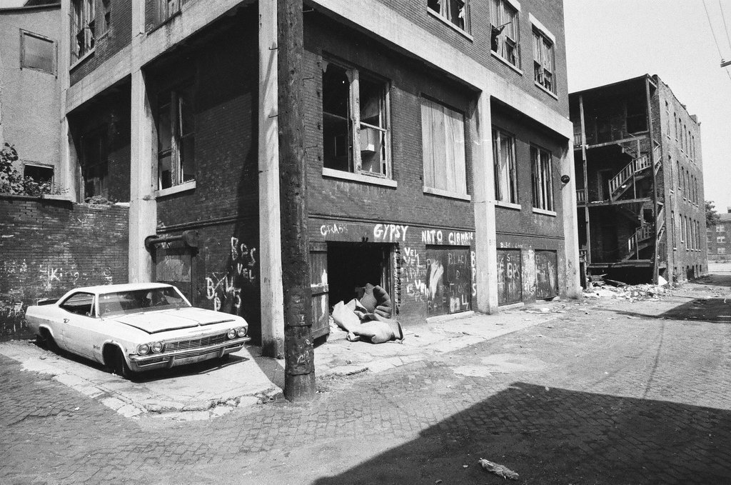 Abandoned building at 819 East 45th Street - John Tweedle for Chicago Sun-Times