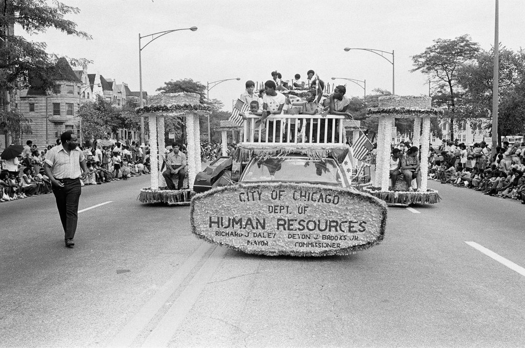 The 1973 Bud Billiken Parade travels through the South Side - Chicago Sun-Times
