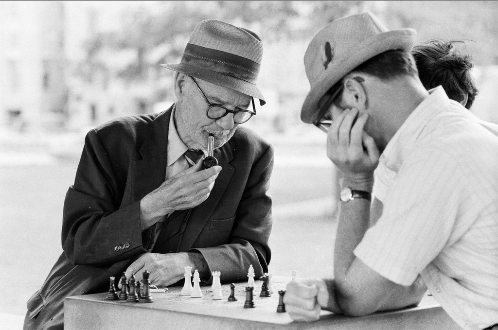 Chess players along North Avenue Beach - Chicago Sun-Times