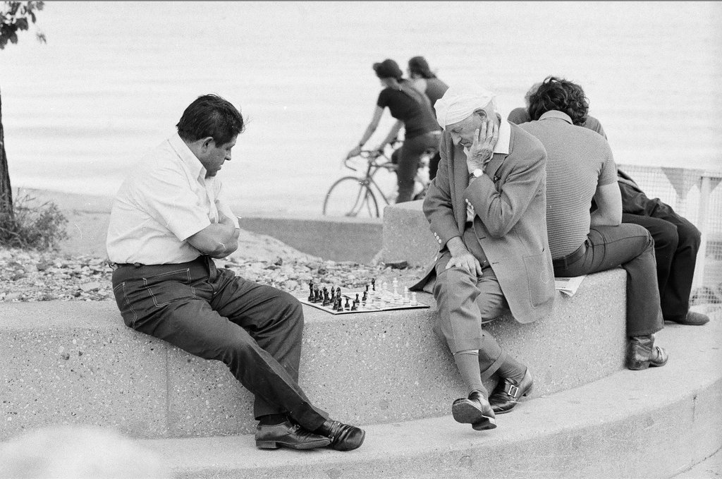 Chess players along North Avenue Beach - Chicago Sun-Times
