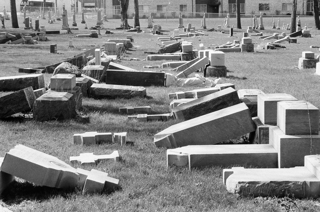 Gravestones knocked over in St. Casimir Cemetery - Chicago Sun-Times