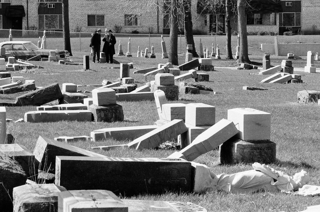 Gravestones knocked over in St. Casimir Cemetery - Chicago Sun-Times