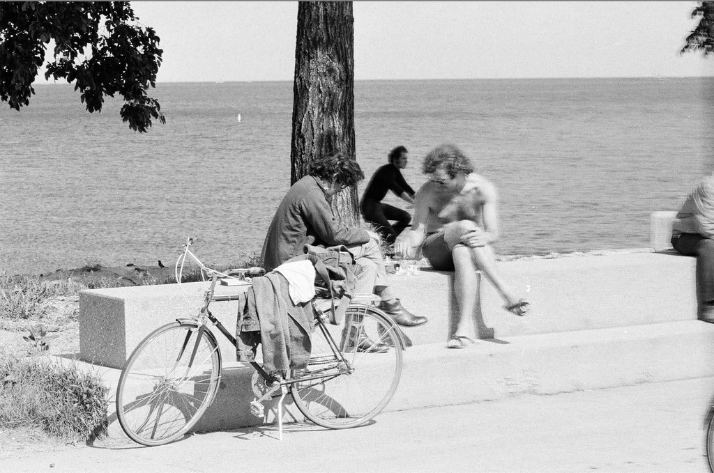 Chess players along North Avenue Beach - Chicago Sun-Times
