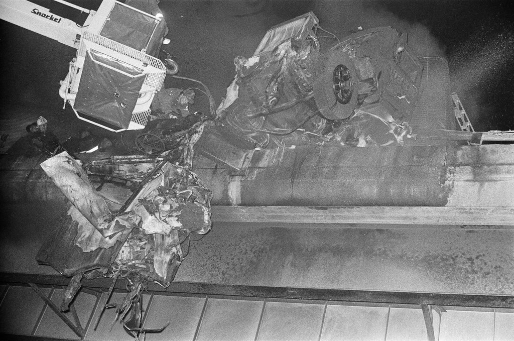 Emergency crews recover the remains of a vehicle on the expressway - Chicago Sun-Times