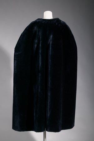 Opera cape - James, Charles, 1906-1978