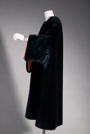 Opera cape - James, Charles, 1906-1978