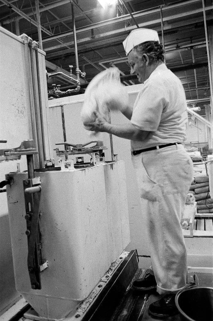 Views of the assembly process at the Buttermaid Bakeries donut plant - Chicago Sun-Times