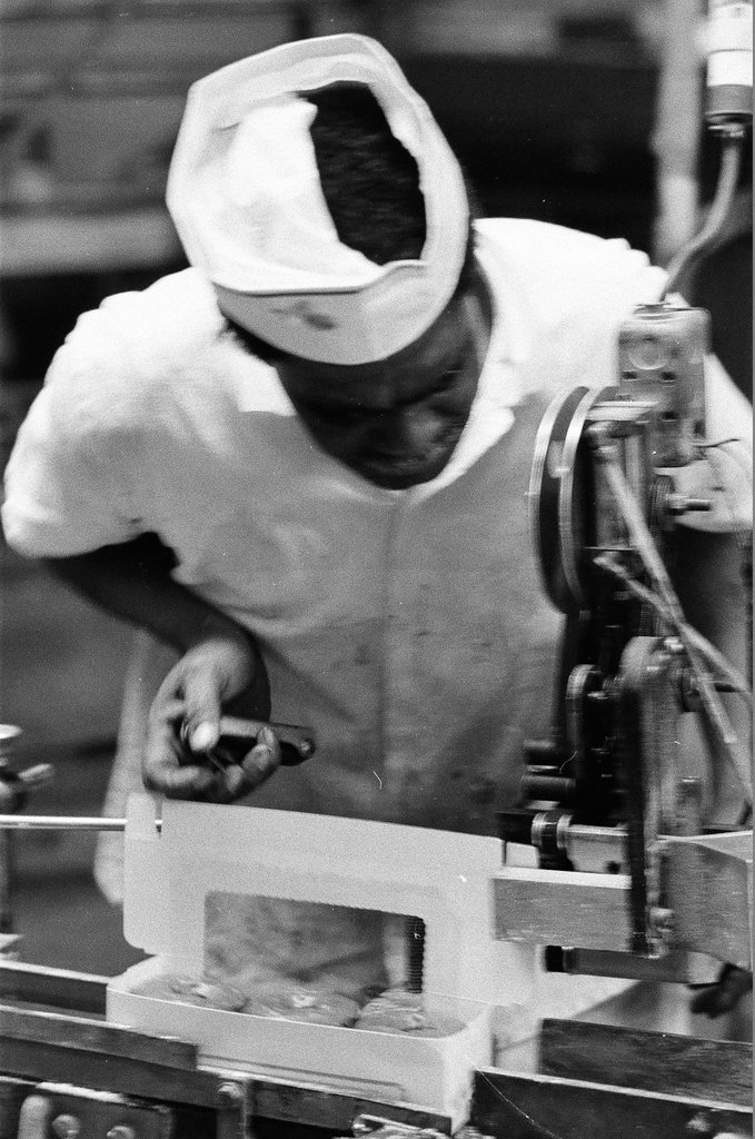 Views of the assembly process at the Buttermaid Bakeries donut plant - Chicago Sun-Times