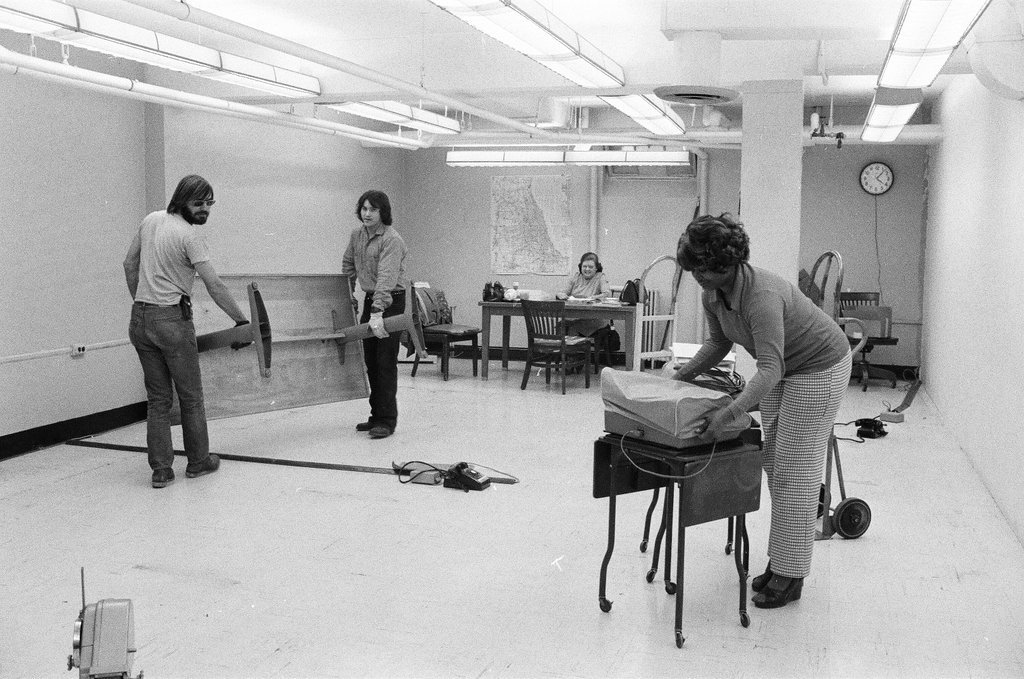 Draftees and office staff set up a selective service office - Chicago Sun-Times