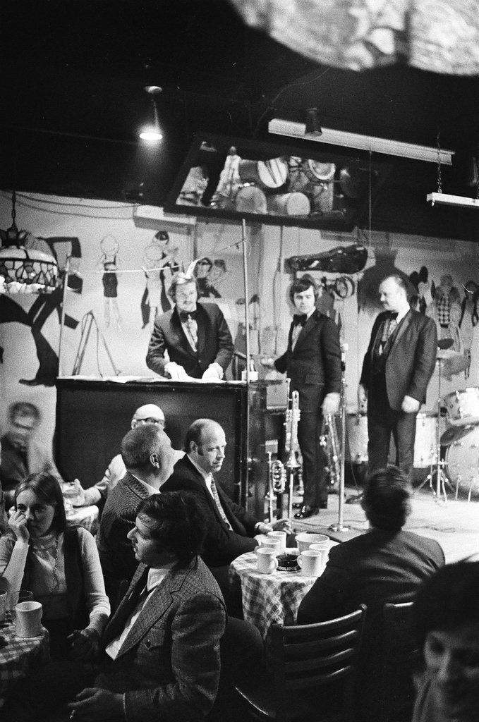 Performance at the Gas Light Club - Don Bierman for Chicago Sun-Times