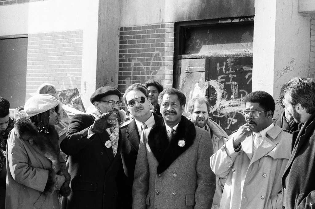Mayor Sawyer visits Cabrini-Green - Chicago Sun-Times