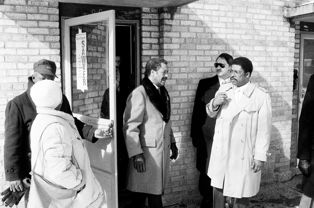 Mayor Sawyer visits Cabrini-Green - Chicago Sun-Times