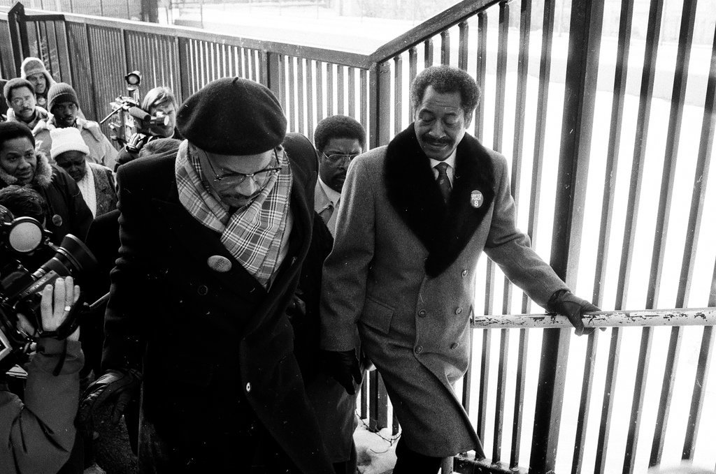 Mayor Sawyer visits Cabrini-Green - Chicago Sun-Times