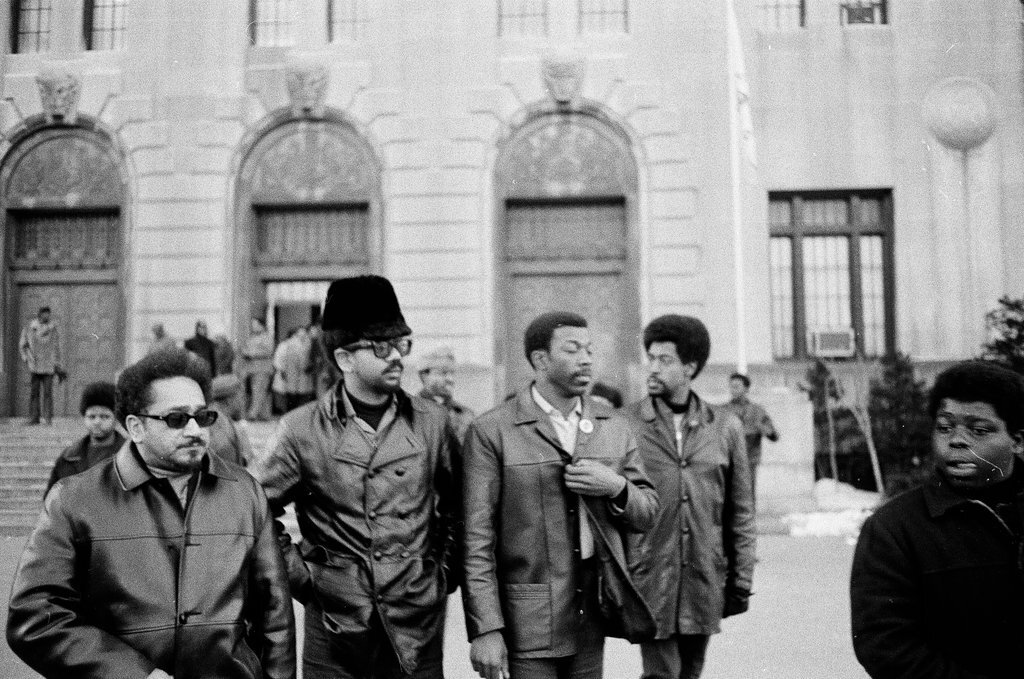 Bobby Rush leaving court - Larry Graff for Chicago Sun-Times