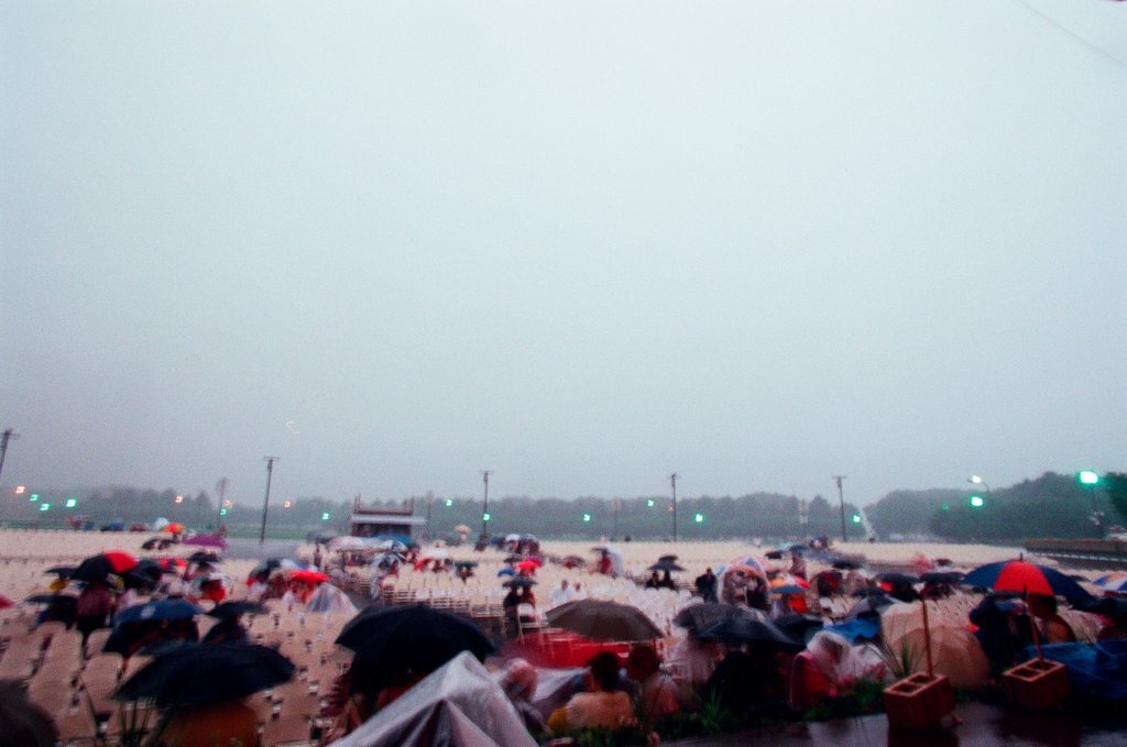 Audience members reserve front-row seats at the Petrillo Music Shell for Frank Sinatra, Jr.'s conducting show - Chicago Sun-Times