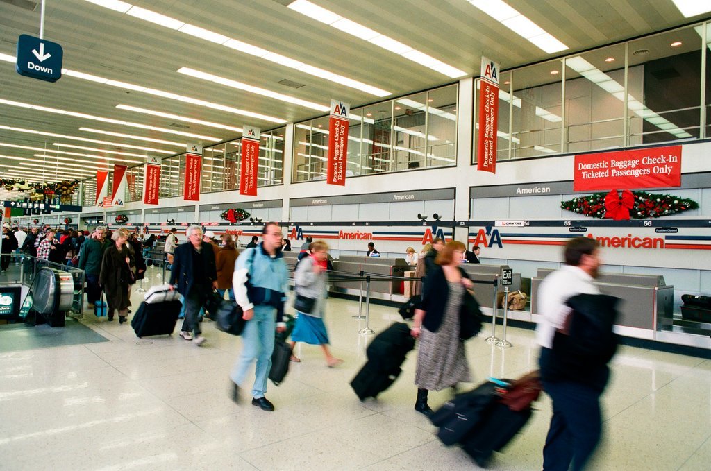 O'Hare airport fills with travelers following the winter holiday - Chicago Sun-Times