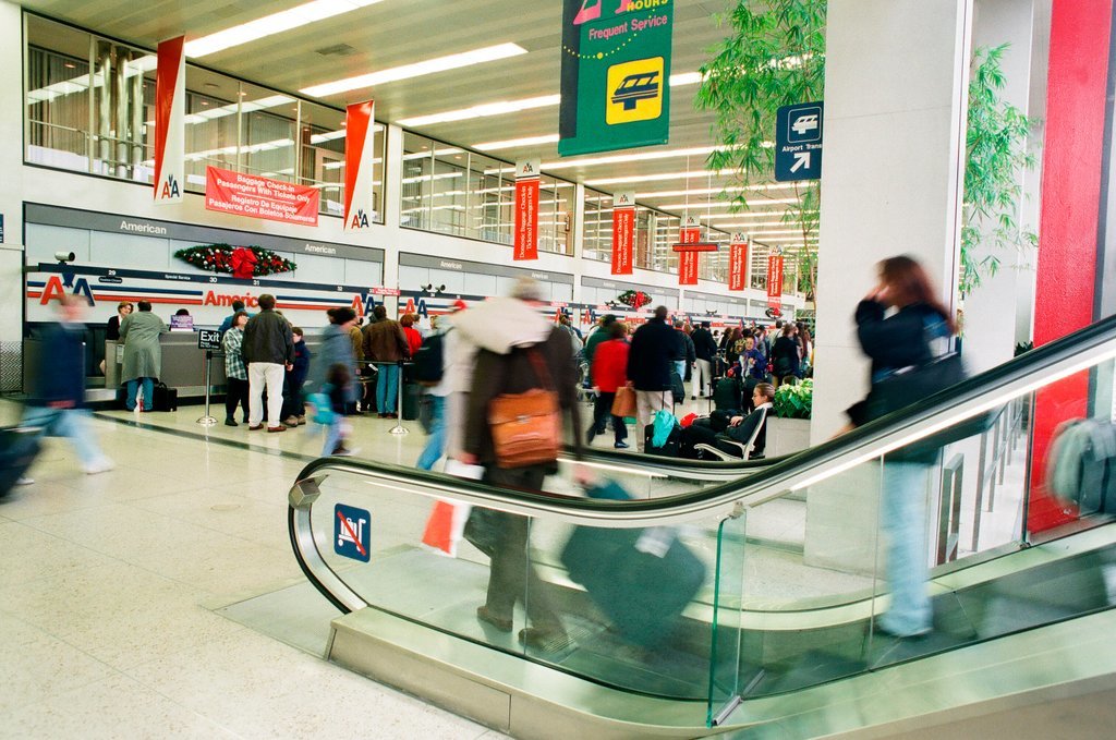 O'Hare airport fills with travelers following the winter holiday - Chicago Sun-Times