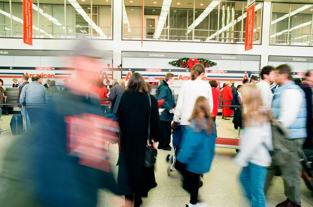 O'Hare airport fills with travelers following the winter holiday - Chicago Sun-Times