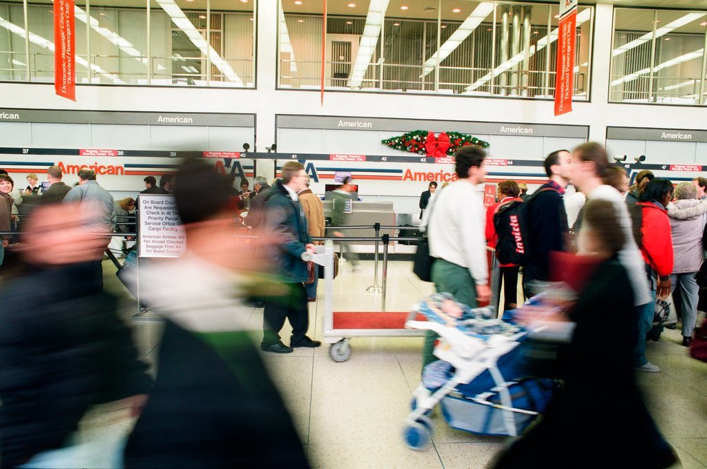 O'Hare airport fills with travelers following the winter holiday - Chicago Sun-Times