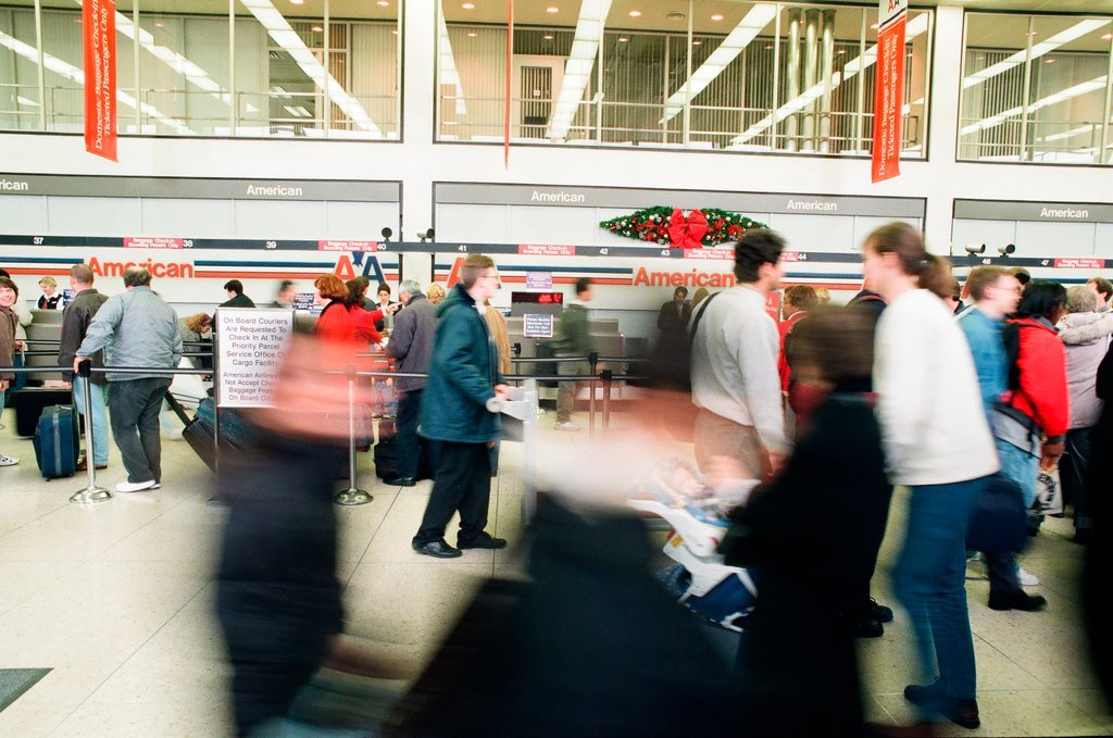 O'Hare airport fills with travelers following the winter holiday - Chicago Sun-Times