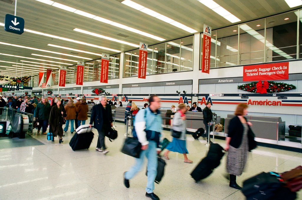 O'Hare airport fills with travelers following the winter holiday - Chicago Sun-Times