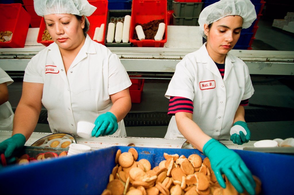 Chicago Sun-Times reporters receive a tour of the Maurice Lenell Cookie Company - Chicago Sun-Times