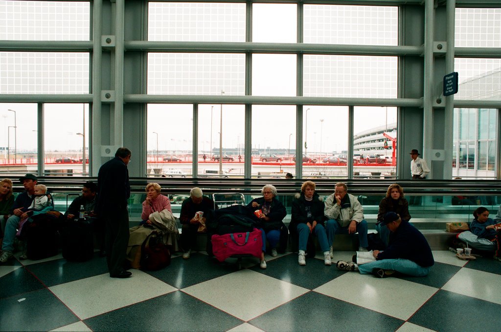 O'Hare airport fills with travelers following the winter holiday - Chicago Sun-Times