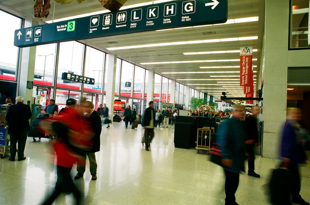 O'Hare airport fills with travelers following the winter holiday - Chicago Sun-Times
