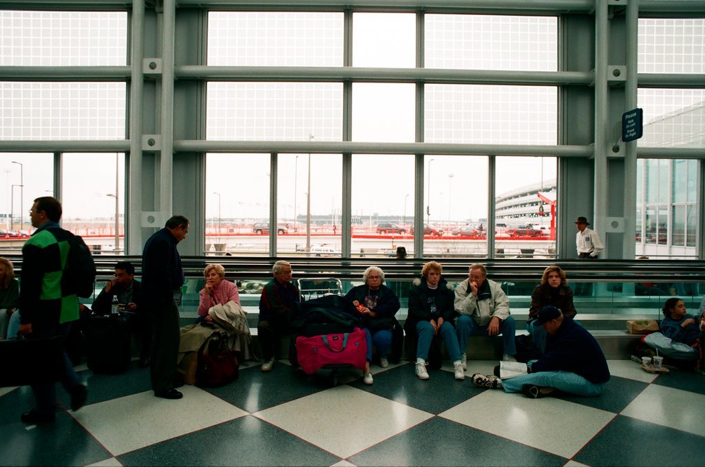 O'Hare airport fills with travelers following the winter holiday - Chicago Sun-Times