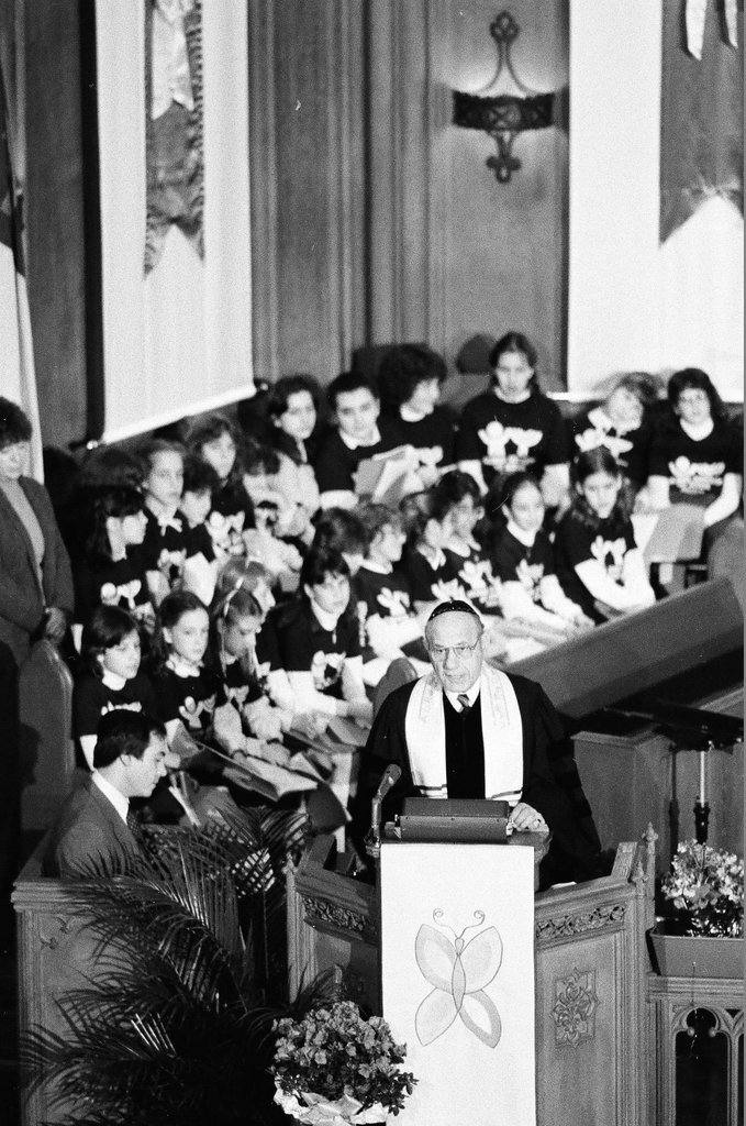 Joseph Cardinal Bernardin speaks at a Holocaust remembrance service - John H. White for Chicago Sun-Times