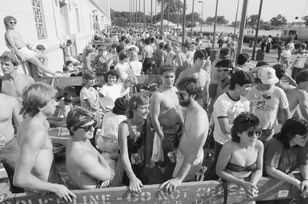 Fans line up outside Soldier Field for the Bruce Springsteen concert - Chicago Sun-Times