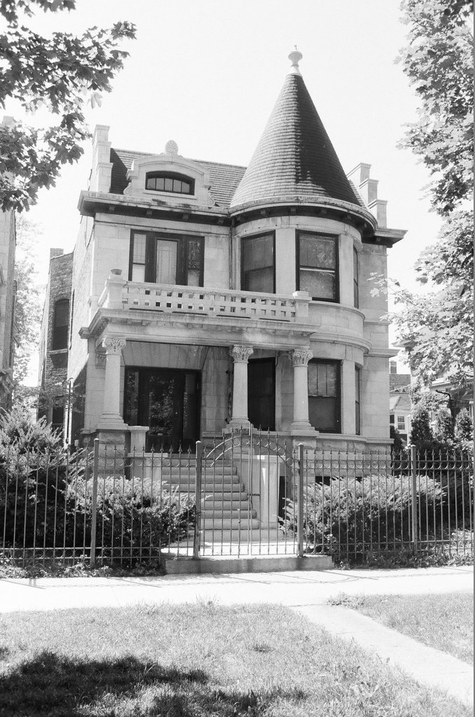 Views of the buildings surrounding Logan Square Park - Chicago Sun-Times