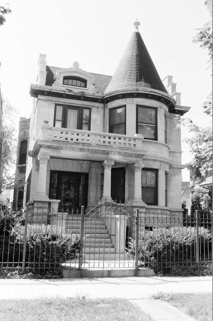 Views of the buildings surrounding Logan Square Park - Chicago Sun-Times
