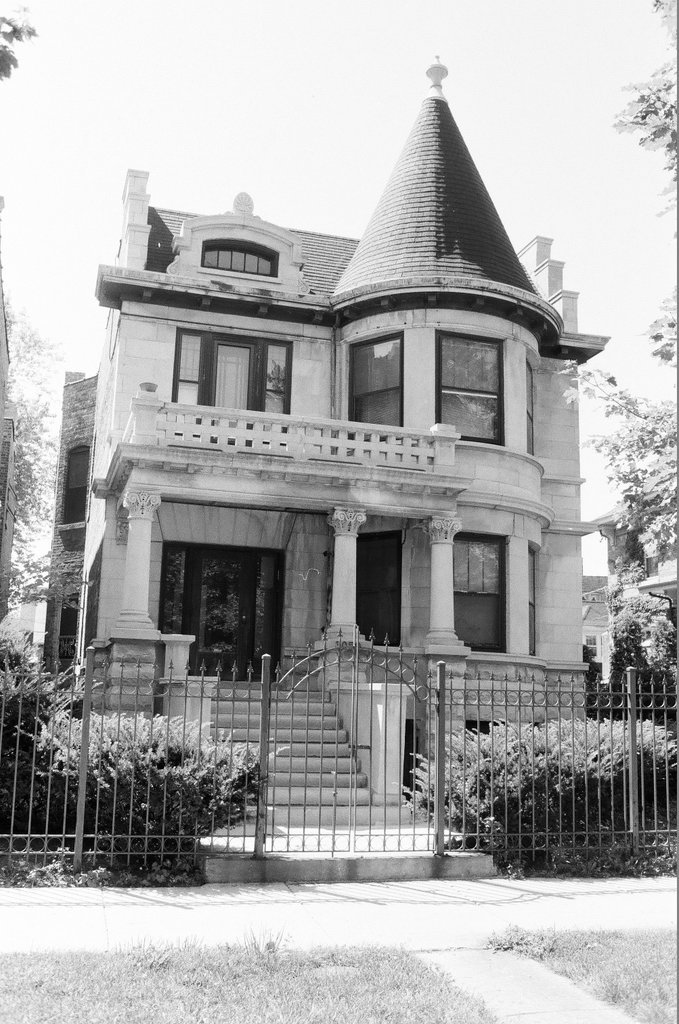 Views of the buildings surrounding Logan Square Park - Chicago Sun-Times