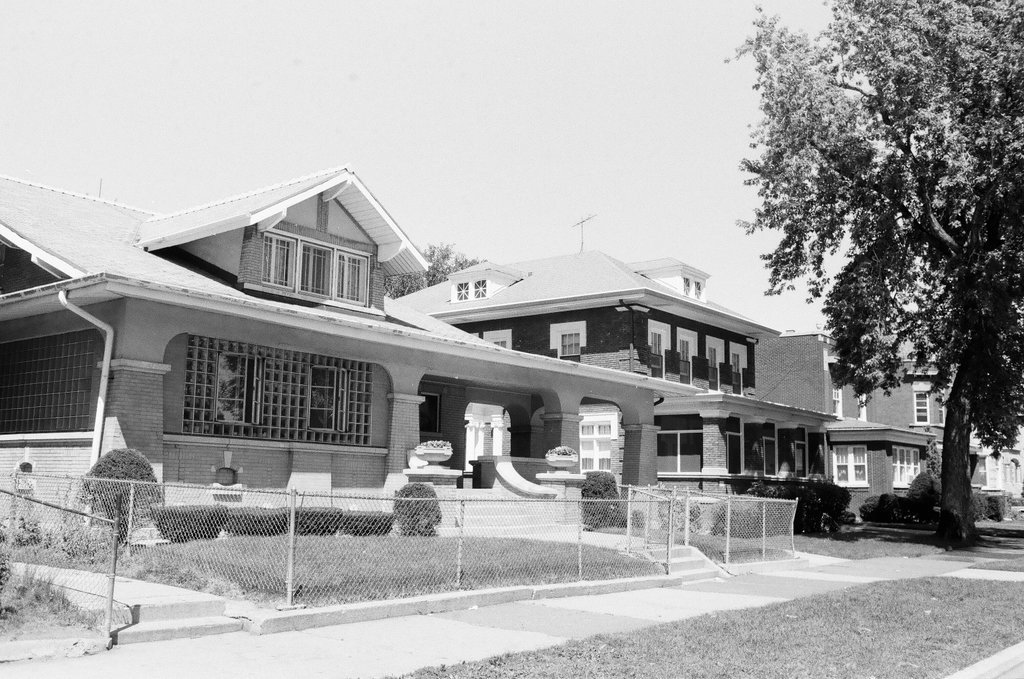 Views of the buildings surrounding Logan Square Park - Chicago Sun-Times