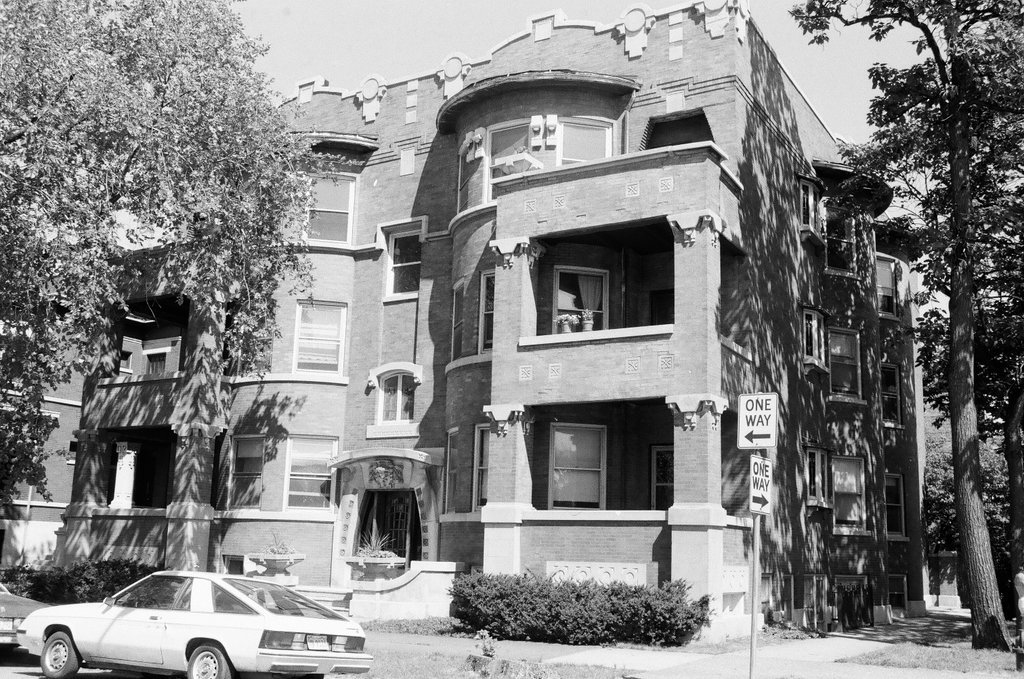 Views of the buildings surrounding Logan Square Park - Chicago Sun-Times