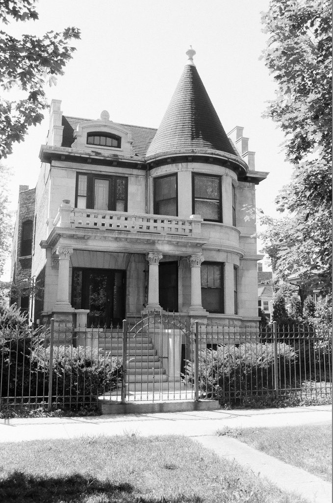 Views of the buildings surrounding Logan Square Park - Chicago Sun-Times