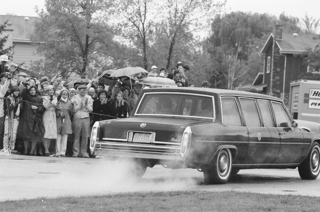 President Ronald Reagan arrives via helicopter at Deerfield High School - Chicago Sun-Times