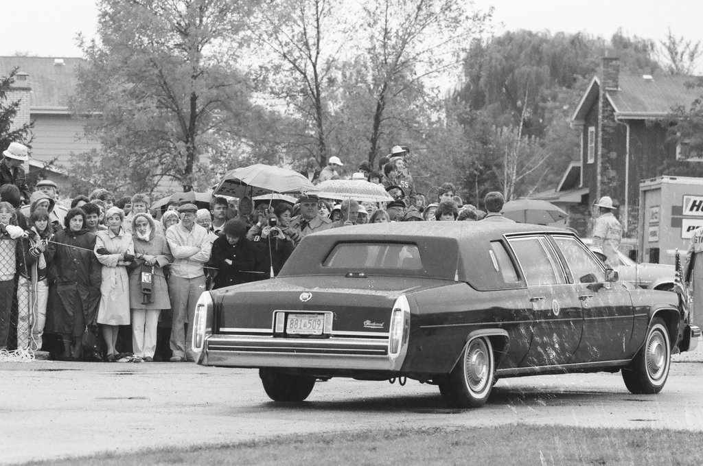 President Ronald Reagan arrives via helicopter at Deerfield High School - Chicago Sun-Times