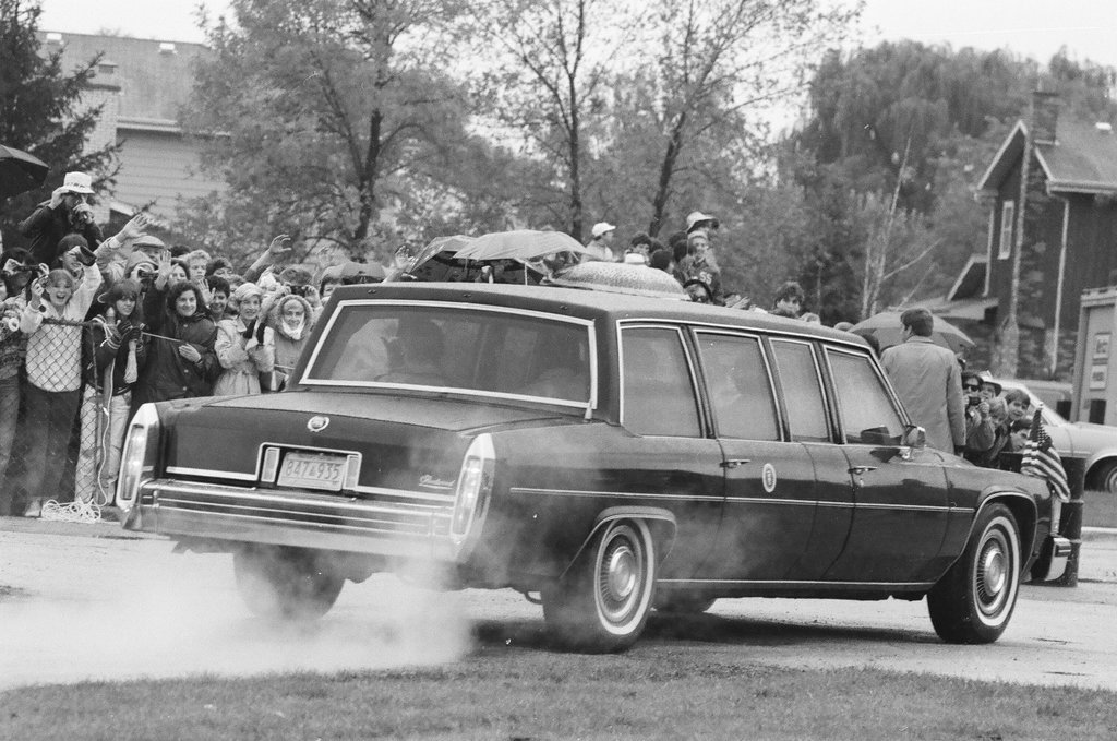 President Ronald Reagan arrives via helicopter at Deerfield High School - Chicago Sun-Times
