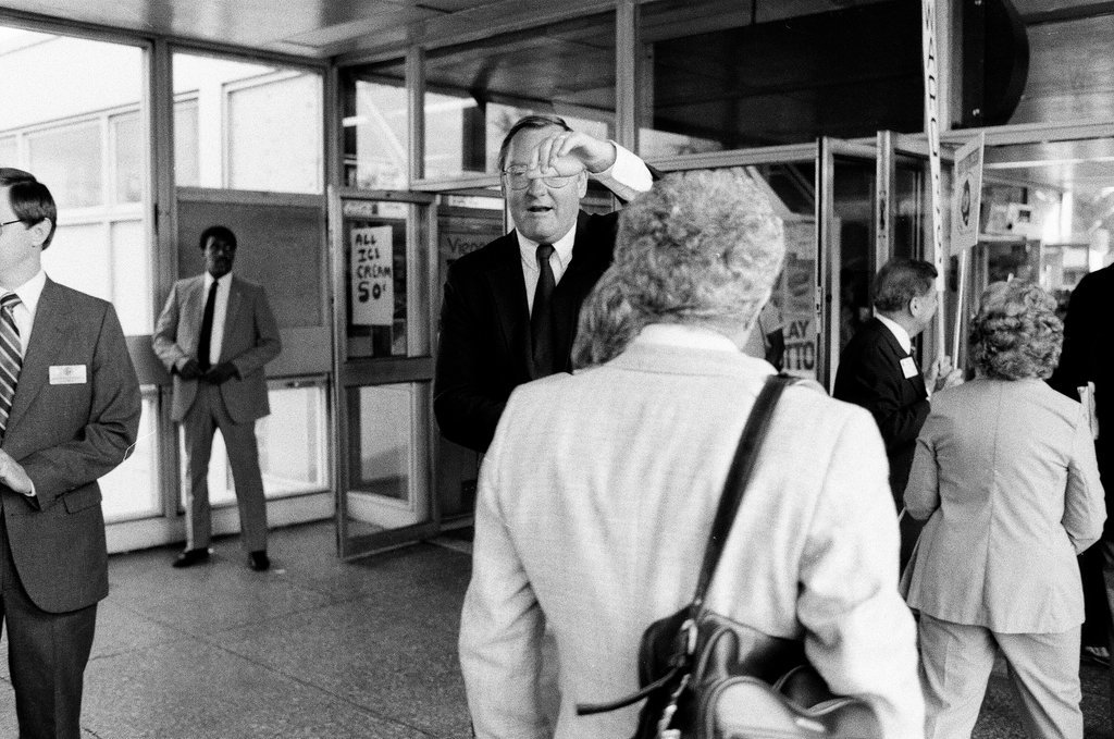 Governor Thompson begins his first day of campaigning - Chicago Sun-Times