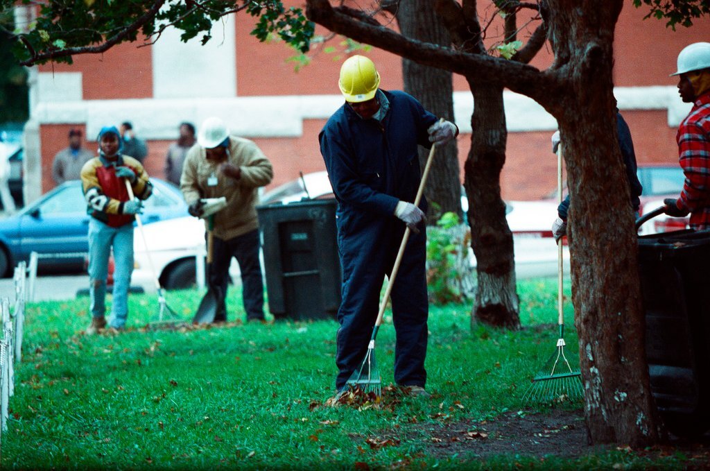 Pictures of clean up projects and residents at the Cabrini Green apartments - Chicago Sun-Times
