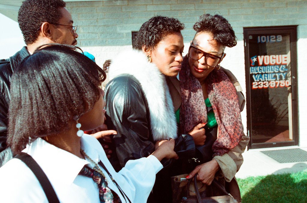 Pictures of clean up projects and residents at the Cabrini Green apartments - Chicago Sun-Times